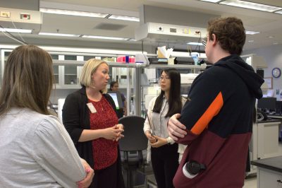 Fralin Life Sciences Institute Executive Director Rob McCarley welcomes members of Virginia Tech's life sciences community to the inaugural research resources open house.